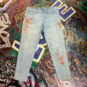 The Girlfriend Light Wash Embroidered Floral Skinny Jeans - Size 8